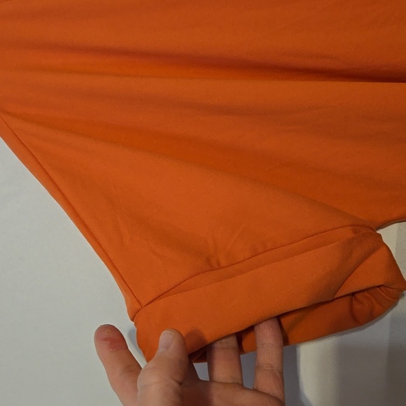 ZENANA, SZ M, SHIRT SHORT SLEEVE,  FOLDED CUFF, VNECK HI/LO HEM, SIDE SLIT - Picture 4 of 9